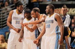 周五的钟声敲过第八下，群里的活动通知被我读了三遍