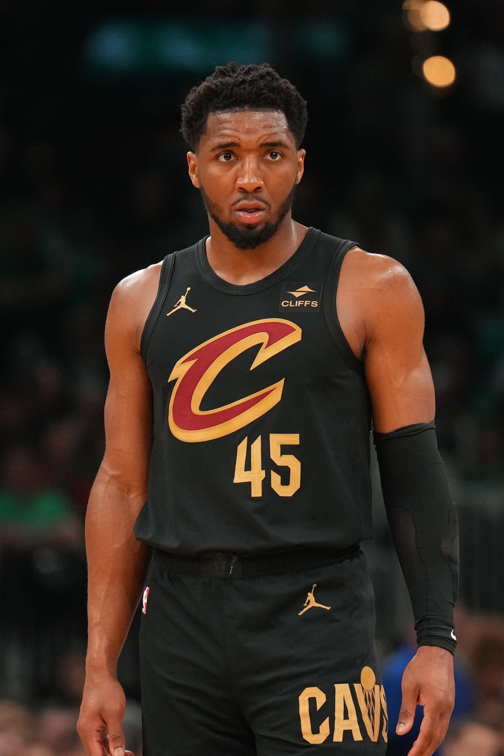 ROG魔盒X正式开售：高颜值潮酷摆件+万兆网口提速，锁定桌搭C位