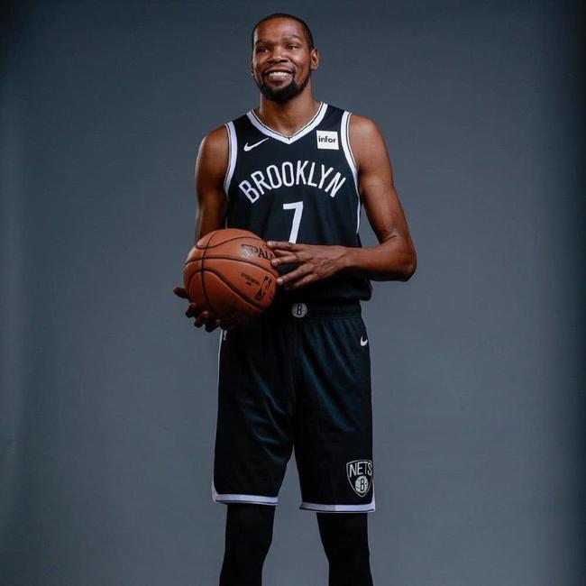 呆妹儿PK不敌前二台，被惩罚后喊对方反骨仔，现场上演“挖”大哥