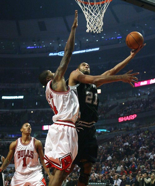 巴萨球迷抗议拉波尔塔：还我梅西！