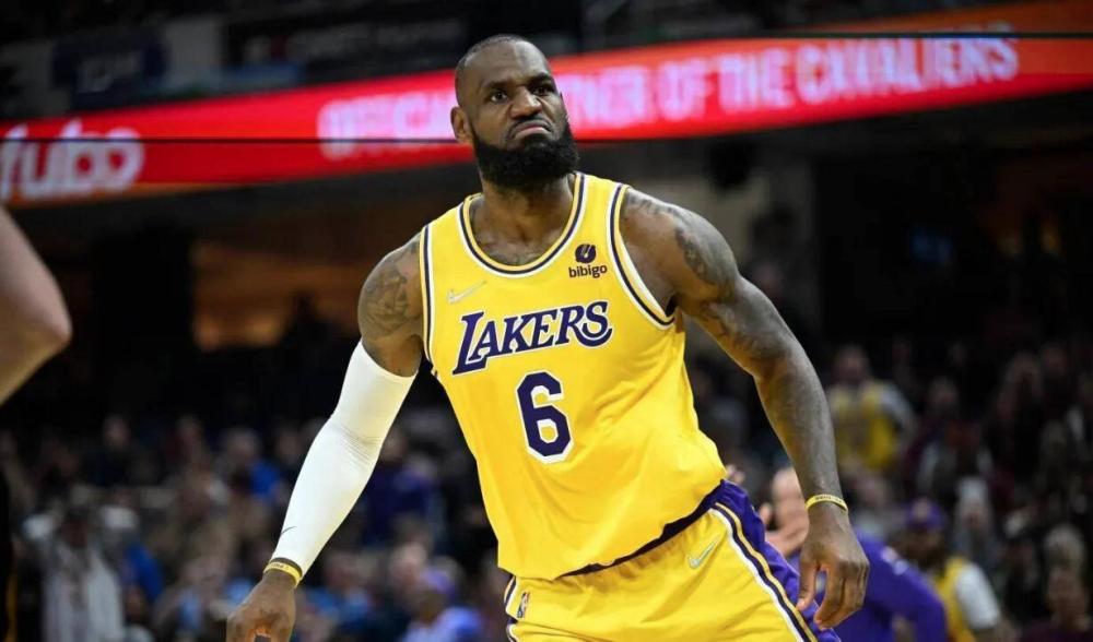 北控毫无斗志大比分输球，是张庆鹏水平差，还是有球员在搞内讧？