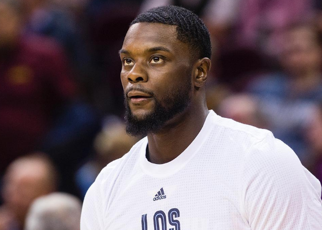 库里赛前训练身穿哈登10代球鞋